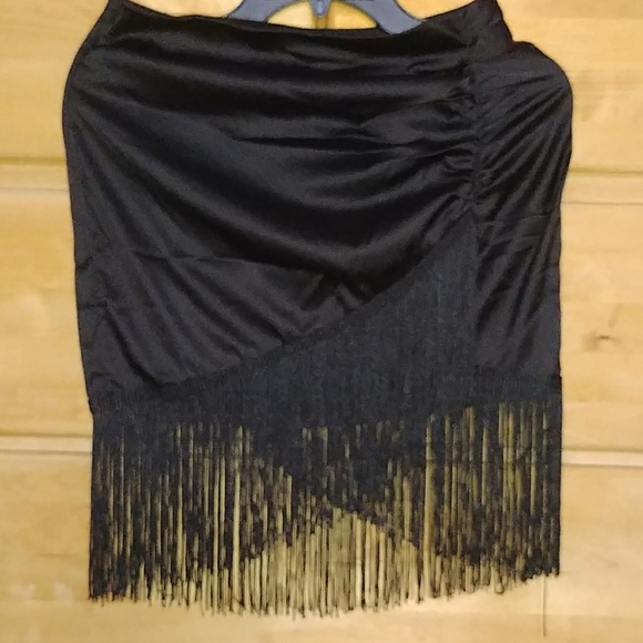 RUCHED FRONT FRINGE HEM SATIN SKIRT - Picture 6 of 6